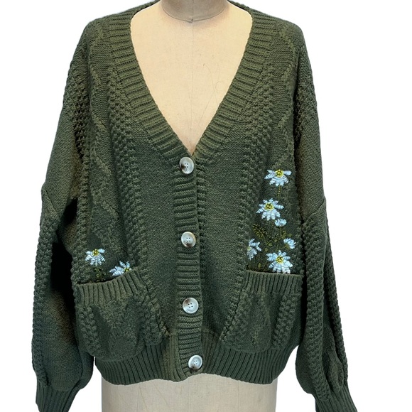 Wildflower Daisy earthy sweater cardigan cable knit button front floral‎ flowers - Picture 4 of 11